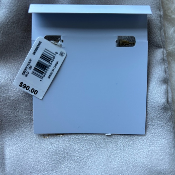 NWT Kendra Scoot Emery Gold Hoop Earrings in White Crystal - Picture 3 of 5